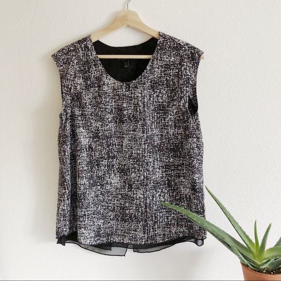 Banana Republic split back blouse - Picture 4 of 7